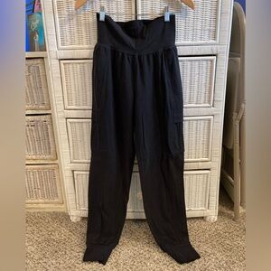 Athleta Black Salutation Cargo Jogger